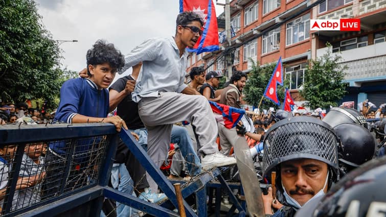 नेपाल के बवाल पर संजय राउत का बड़ा बयान, 'सावधान! ये स्थिति किसी भी देश में...'