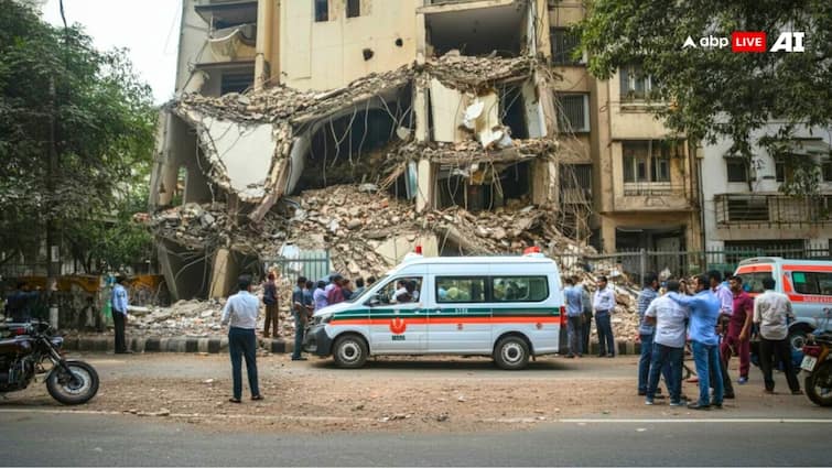 Thane Building collapse: ठाणे में बिल्डिंग ढहने से बड़ा हादसा, महिला की मौत, बहू गंभीर रूप से घायल