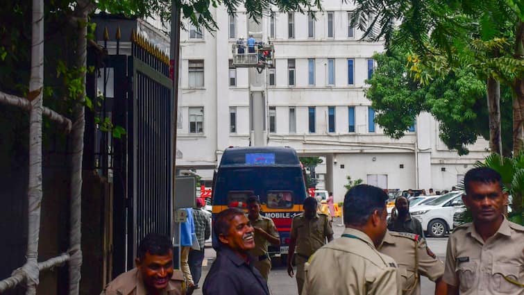 मुंबई में यह कौनसा विधायक आ गया? कार पर लगाई 'महाराष्ट्र शासन' और 'विधानसभा सदस्य' की प्लेट