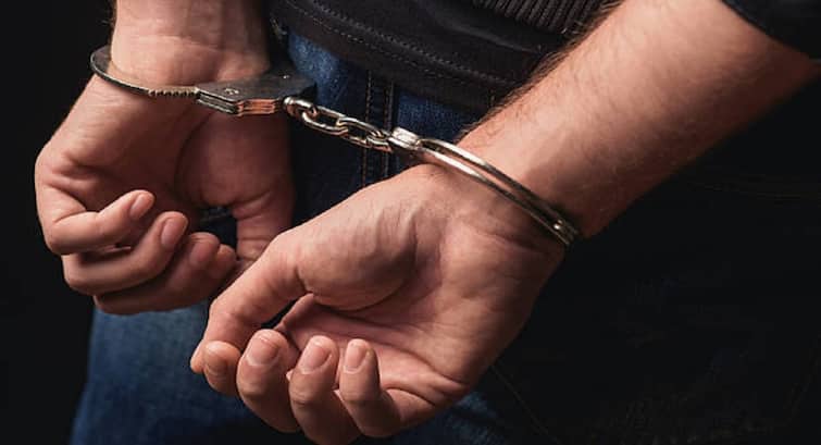 Image related to Maharashtra: मुंबई में नेवी की वर्दी पहनकर कर्मचारी से हथियार चुराए, पुलिस ने 2 आरोपी काे किया गिरफ्तार