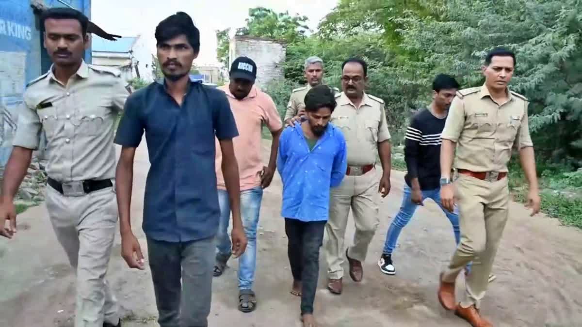 ಬಳ್ಳಾರಿ: ಮೂನ್ನೂರು ರೂಪಾಯಿ ಹಣಕ್ಕಾಗಿ ಕಲ್ಲು ಎತ್ತಿ ಹಾಕಿ ಅಪರಿಚಿತ ವ್ಯಕ್ತಿಯ ಕೊಲೆ