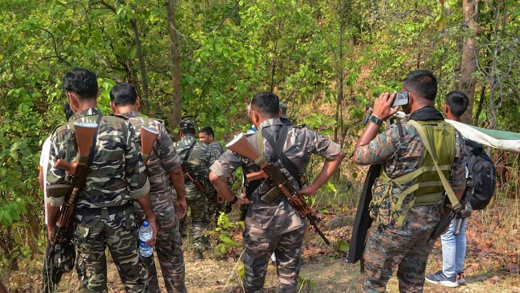 नक्षल चळवळीतील मोठा बदल! पोलिसांविरोधातील लढ्यात अत्यंत महत्त्वाच्या दंडकारण्य ऑपरेशनची सूत्रे बदलली, कोण आहेत देवजी सरचिटणीस, हिडमा?