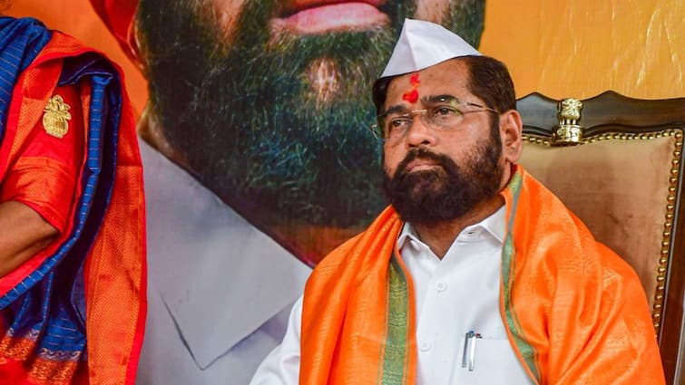 Shivsena: शिवसेना शिंदे गटात मुंबईमधील विभाग प्रमुखांच्या निवडीवरून अंतर्गत नाराजी? काही शिंदेंच्या भेटीला सुद्धा पोहोचले, ठाकरे गटानं सुद्धा गळ टाकला!