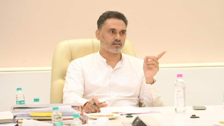 Maharashtra News: विवाद मे फंसे एकनाथ शिंदे के मंत्री योगेश कदम, गन लाइसेंस वाले इस आदेश पर बवाल