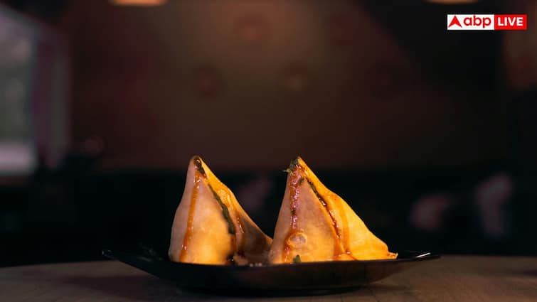 Street Food Cancer Risk: कहीं बार-बार जले हुए तेल के समोसे तो नहीं खाते आप, जानें कितना बढ़ जाता है कैंसर का रिस्क