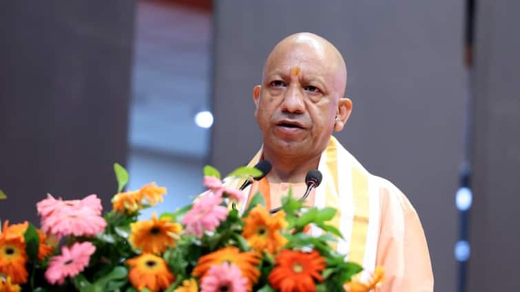 CM योगी का विपक्ष पर हमला, बोले- 'सपा-कांग्रेस की नीति फूट डालो, राज करो'