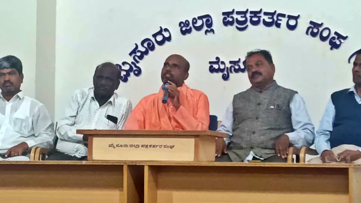 ಸಿದ್ದರಾಮಯ್ಯನವರ ಸಿಎಂ ಸ್ಥಾನ ಅಸ್ತವ್ಯಸ್ತವಾದಾಗ ದಲಿತರಿಗೆ ಆ ಸ್ಥಾನ ಕೊಡಿ: ಜ್ಞಾನಪ್ರಕಾಶ್ ಸ್ವಾಮೀಜಿ