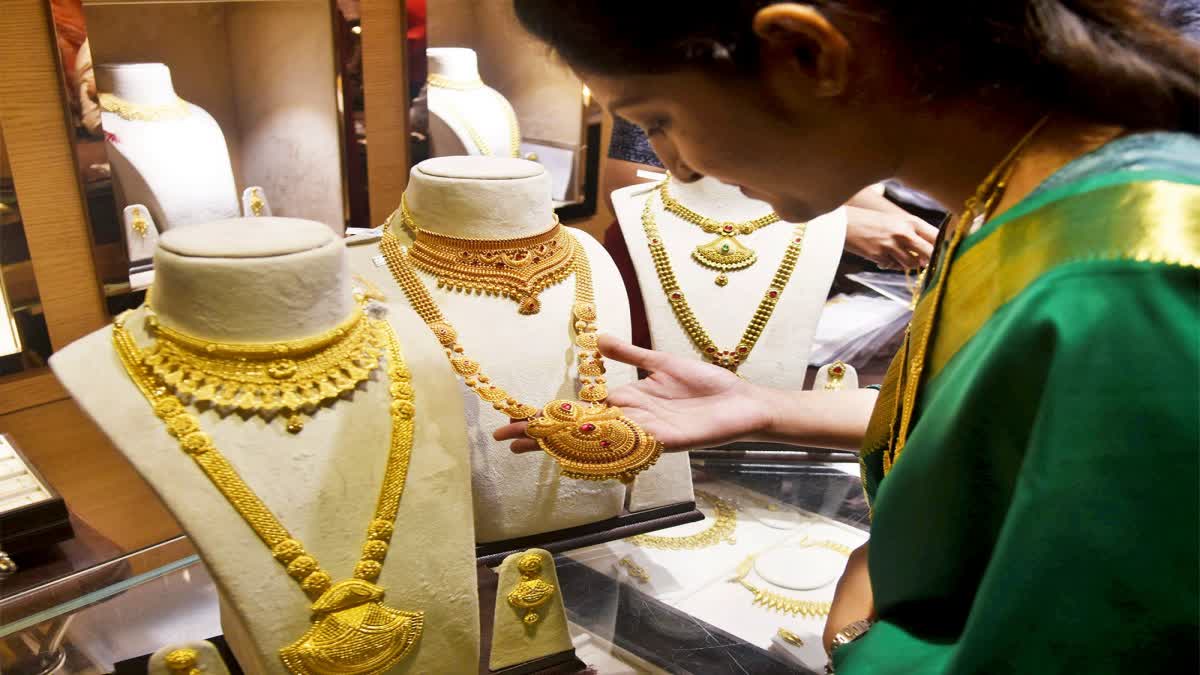 ಚಿನ್ನದ ಬೆಲೆಯಲ್ಲಿ ಹೆಚ್ಚಳ: ಭಾರತೀಯ ಮನೆಗಳಲ್ಲಿನ ಬಂಗಾರದ ನಿವ್ವಳ ಮೌಲ್ಯ 3.24 ಟ್ರಿಲಿಯನ್ ರೂ.ಗೆ ಏರಿಕೆ: ವರದಿ