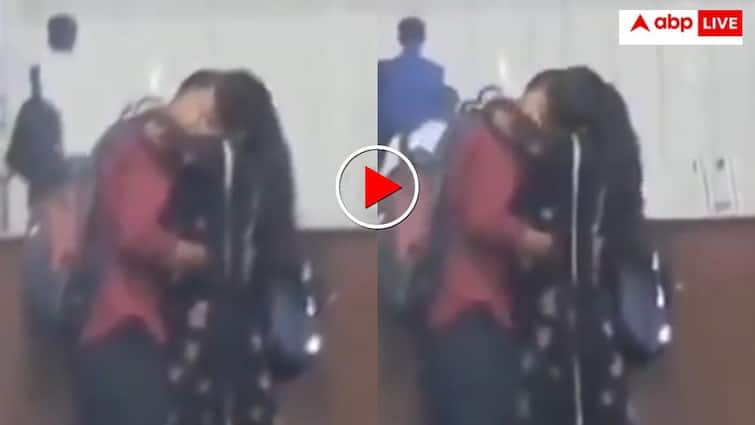 मेट्रो के बजाय स्टेशन पर ही लिपलॉक करते मिले लड़का-लड़की, वीडियो देख यूजर्स बोले- 'एक OYO कोच भी जोड़ दे सरकार'