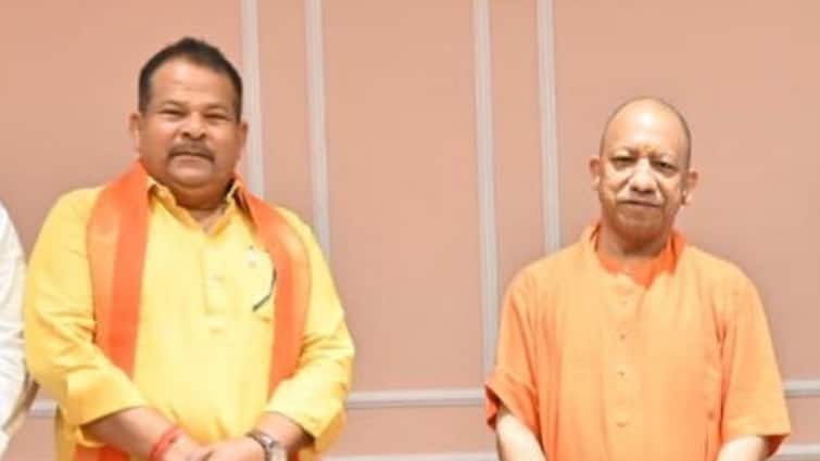 सीएम योगी के करीबी हैं मुस्लिम लड़की लाने का ऑफर देने वाले राघवेंद्र सिंह, करोड़ों की है संपत्ति