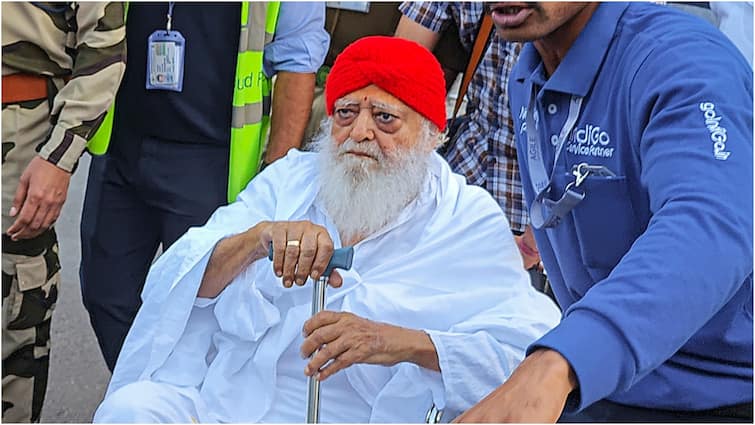 रेप के दोषी आसाराम को फिर कोर्ट से मिली राहत, 6 महीने जेल से बाहर रहकर इलाज की अनुमति