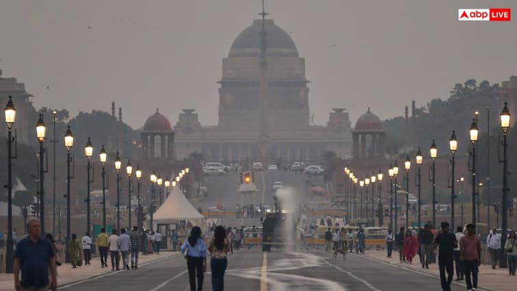 Delhi AQI: दिल्ली अब रहने लायक नहीं! कृत्रिम बारिश का परीक्षण भी नहीं ला सका राहत, जानें आज का AQI
