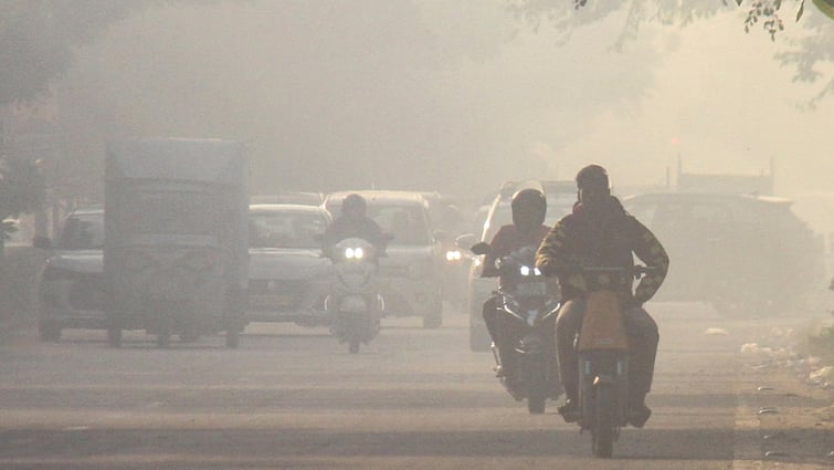 Noida Air Quality Remains Poor As Cold Wave Sets In; Several Districts Record AQI Above 300
