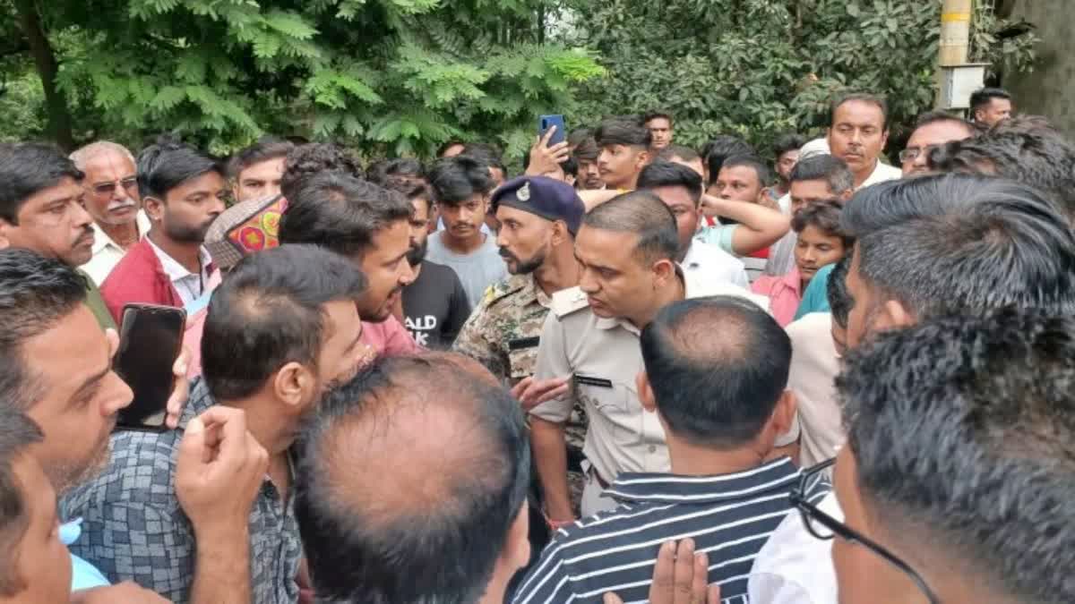 Image related to ಬಜರಂಗದಳ ನಾಯಕನಿಗೆ ಗುಂಡಿಕ್ಕಿ ಹತ್ಯೆ: ಆರೋಪಿಯೊಬ್ಬನ ತಂದೆ ಆತ್ಮಹತ್ಯೆ