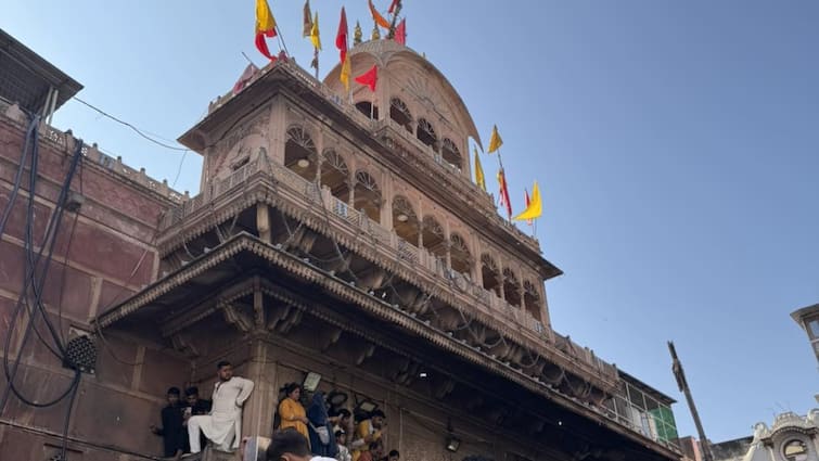 बांके बिहारी मंदिर की व्यवस्था होगी पारदर्शी, रोजाना आय-व्यय का हिसाब, हाई पावर कमेटी का अहम फैसला