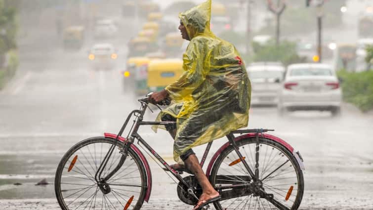 UP Weather: यूपी पर मंडराया चक्रवाती तूफान मोंथा का साया! इन जिलों में तेज हवाओं के साथ भारी बारिश का अलर्ट